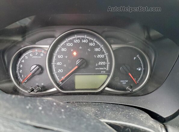 VNKKTUD32GA062121 2016 TOYOTA YARIS Угольный Вид щитка приборов