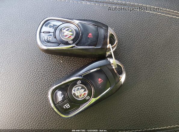 W04GS6SS9L1003658 2020 BUICK REGAL Белый Вид панели приборов