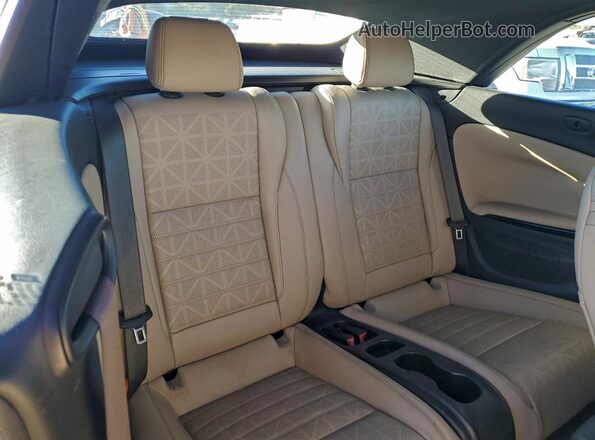 W04WH3N53KG355368 2019 BUICK CASCADA White Widok tylnych siedzeń