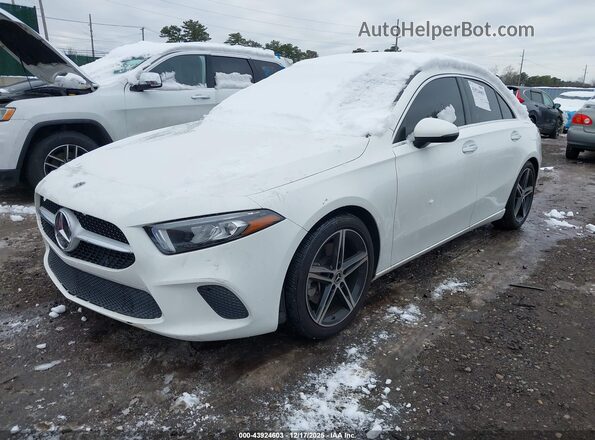 W1K3G4EB8MJ318822 2021 MERCEDES-BENZ A 220 Белый Передняя левая четверть
