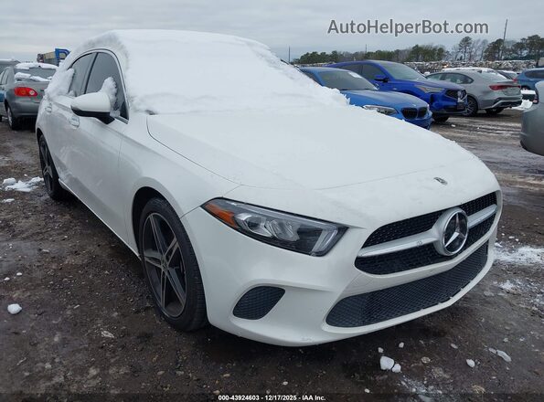 W1K3G4EB8MJ318822 2021 MERCEDES-BENZ A 220 Белый Передняя правая четверть