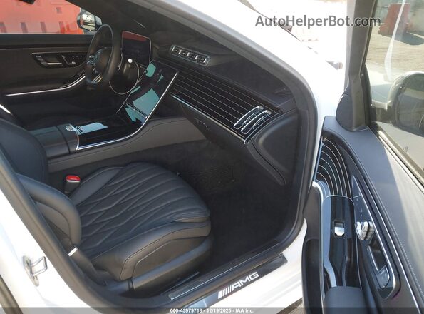 W1K6G8CB2SA322868 2025 MERCEDES-BENZ AMG S 63 E White Widok wnętrza z przodu