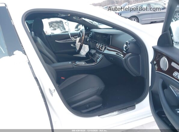 W1KZF8EB0NB025433 2022 MERCEDES-BENZ E-CLASS White Vista interior delantera