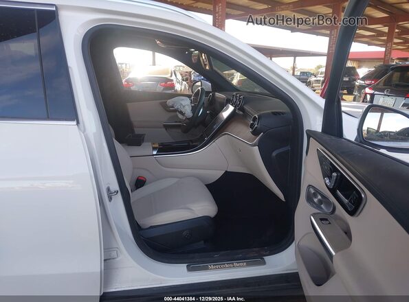 W1NKM4HB8RF200301 2024 MERCEDES-BENZ GLC 300 White Vista interior delantera