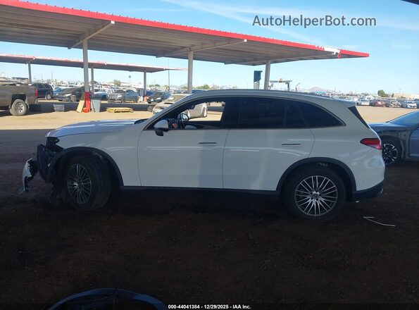 W1NKM4HB8RF200301 2024 MERCEDES-BENZ GLC 300 White Vista interior trasera