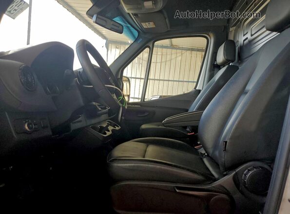W1Y4KBHY3ST204063 2025 MERCEDES-BENZ SPRINTER White Widok wnętrza z przodu