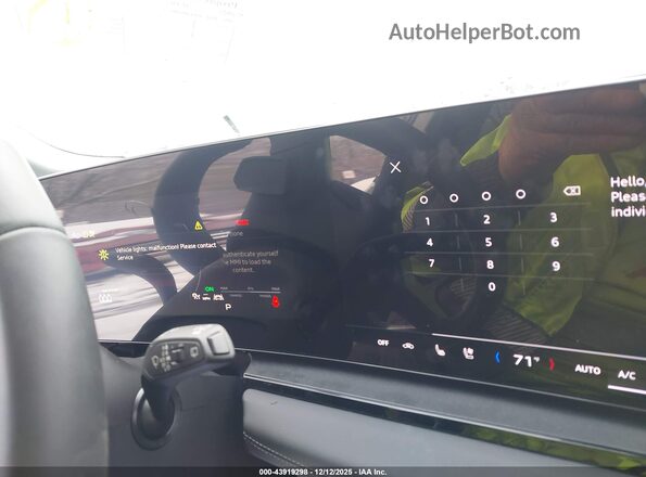 WA124BGFXSA005717 2025 AUDI Q6 E-TRON Белый 