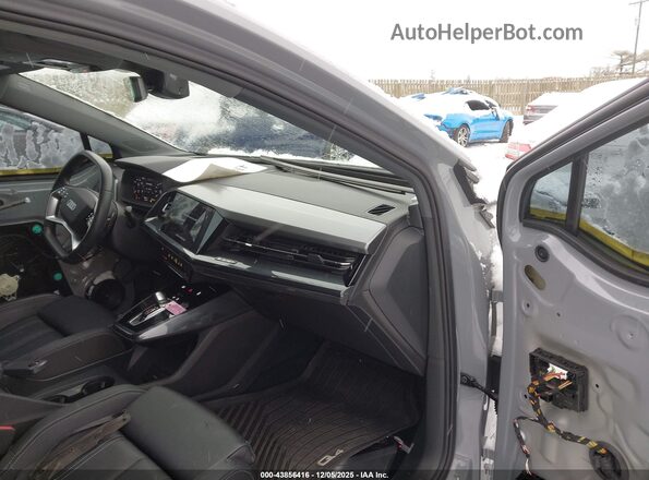 WA142BFZ2RP010038 2024 AUDI Q4 Серый Вид салона спереди