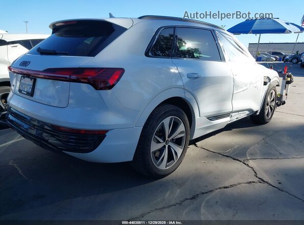 WA14AAGEXRB043049 2024 AUDI Q8 E-TRON Белый Задняя правая четверть