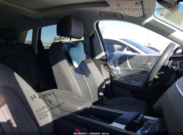 WA14AAGEXRB043049 2024 AUDI Q8 E-TRON Белый Вид салона спереди