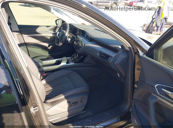 WA15AAGE6RB024583 2024 AUDI Q8 E-TRON Black წინა სალონის ხედი