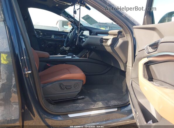 WA15AAGE6RB066977 2024 AUDI Q8 E-TRON Синий Вид салона спереди