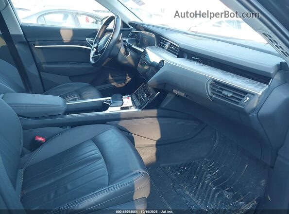 WA1AAAGE0MB020567 2021 AUDI E-TRON Gray წინა სალონის ხედი