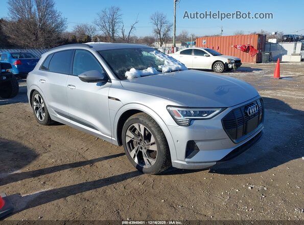 WA1AAAGE0MB026711 2021 AUDI E-TRON Silver Delantero derecho