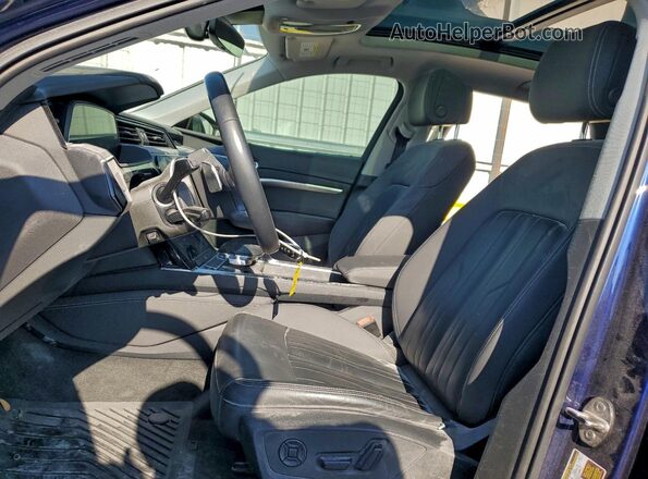 WA1AAAGE4MB024265 2021 AUDI E-TRON Blue Widok wnętrza z przodu