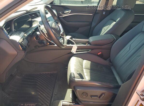 WA1AAAGE4MB030552 2021 AUDI E-TRON White Vista interior delantera