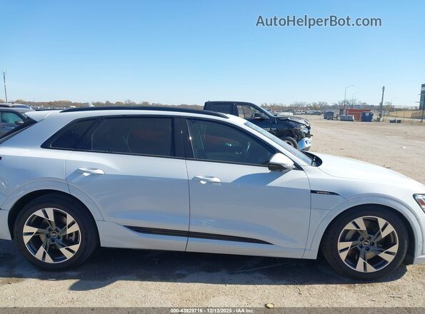 WA1AABGE0NB023671 2022 AUDI E-TRON Белый Вид задней части салона