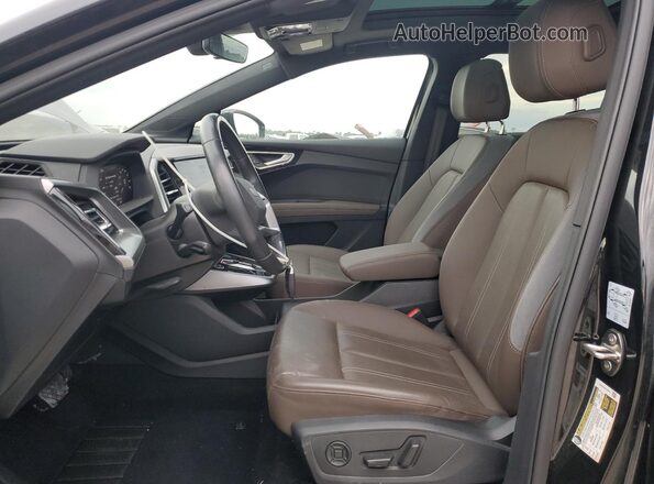 WA1ACBFZ8PP080222 2023 AUDI Q4 Черный Вид салона спереди