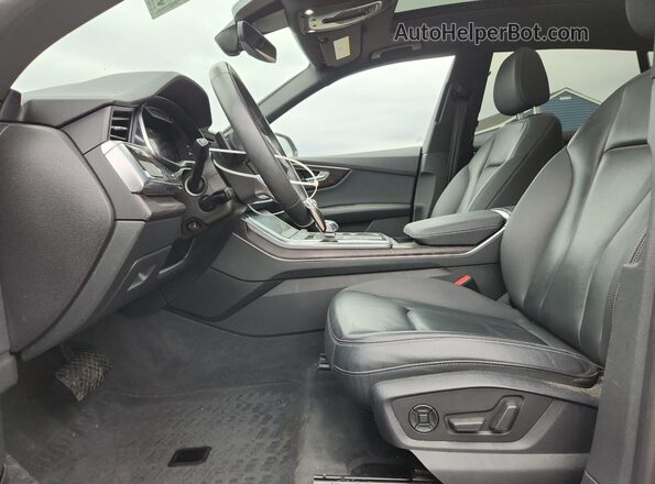 WA1AVAF15MD014500 2021 AUDI Q8 Black Вид салону спереду