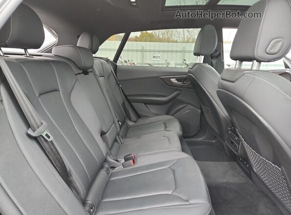 WA1AVAF15MD014500 2021 AUDI Q8 Black Вид задньої частини салону
