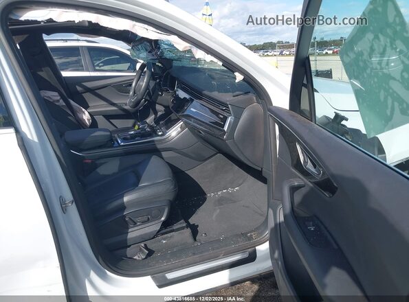 WA1AXBF79ND002744 2022 AUDI Q7 Белый Вид салона спереди