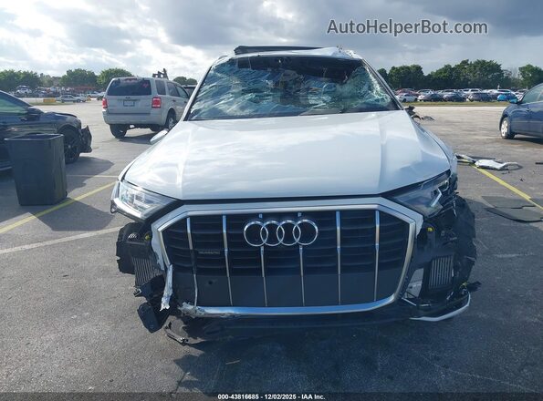 WA1AXBF79ND002744 2022 AUDI Q7 Белый Вид задней части салона