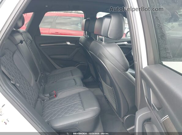WA1B4AFY3R2044957 2024 AUDI SQ5 Белый Вид наклейки с VIN-кодом