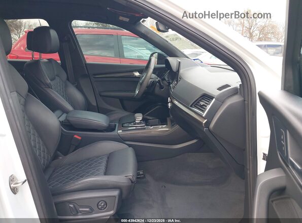 WA1B4AFY3R2044957 2024 AUDI SQ5 Белый Вид салона спереди