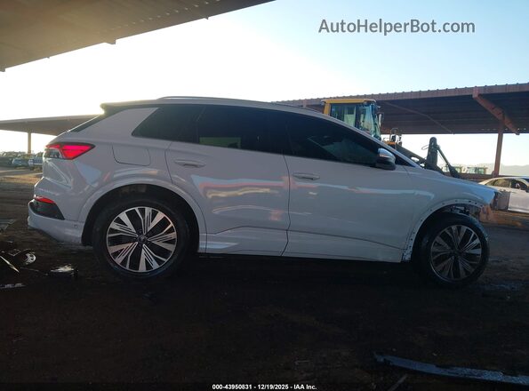 WA1BCBFZ0PP028345 2023 AUDI Q4 White Widok wnętrza 360 stopni