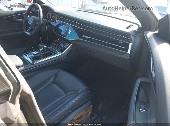 WA1BVAF17KD040646 2019 AUDI Q8 Gray Vista interior delantera
