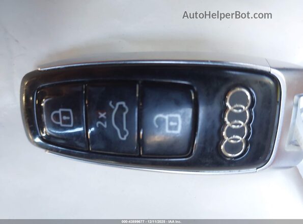 WA1BVAF17KD040646 2019 AUDI Q8 Gray Vista del salpicadero