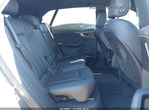 WA1BVAF17KD040646 2019 AUDI Q8 Gray Vista de la etiqueta del VIN