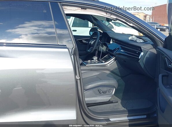 WA1BVBF17SD034447 2025 AUDI Q8 Серый Вид салона спереди
