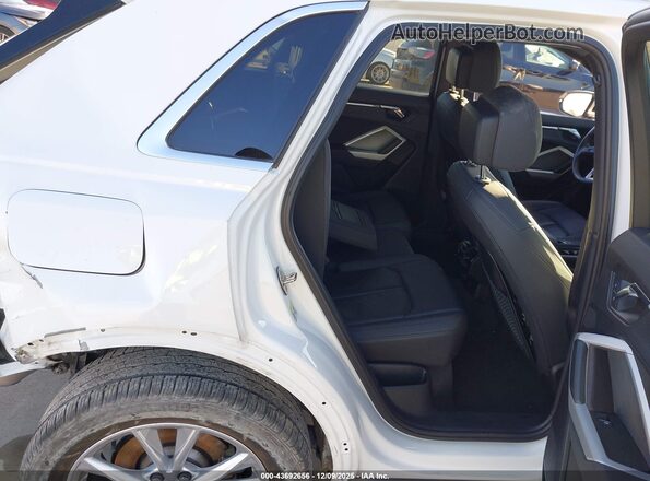 WA1DECF31R1087849 2024 AUDI Q3 White Widok naklejki z numerem VIN