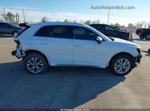 WA1DECF31R1087849 2024 AUDI Q3 White Widok wnętrza 360 stopni