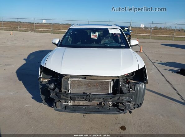 WA1DECF31R1087849 2024 AUDI Q3 White Widok wnętrza z tyłu