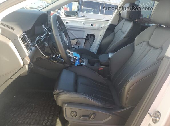 WA1E2AFY6R2070732 2024 AUDI Q5 Белый Вид салона спереди