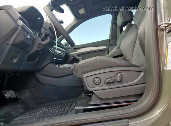 WA1E2AFY6R2104636 2024 AUDI Q5 Charcoal Widok wnętrza z przodu