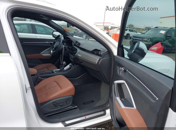 WA1EECF35R1082724 2024 AUDI Q3 Белый Вид салона спереди