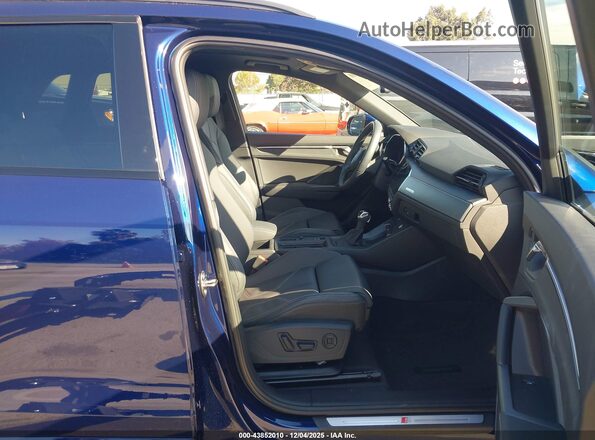 WA1EECF36R1155177 2024 AUDI Q3 Dark Blue Вид салона спереди
