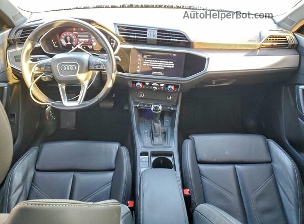 WA1EECF3XM1153750 2021 AUDI Q3 Blue Widok deski rozdzielczej