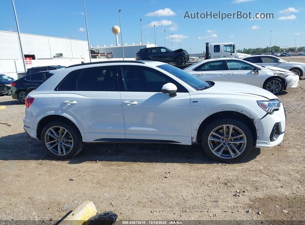 WA1EECF3XR1085456 2024 AUDI Q3 White Widok wnętrza z tyłu