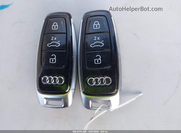 WA1EVAF16MD038905 2021 AUDI Q8 Белый Вид панели приборов