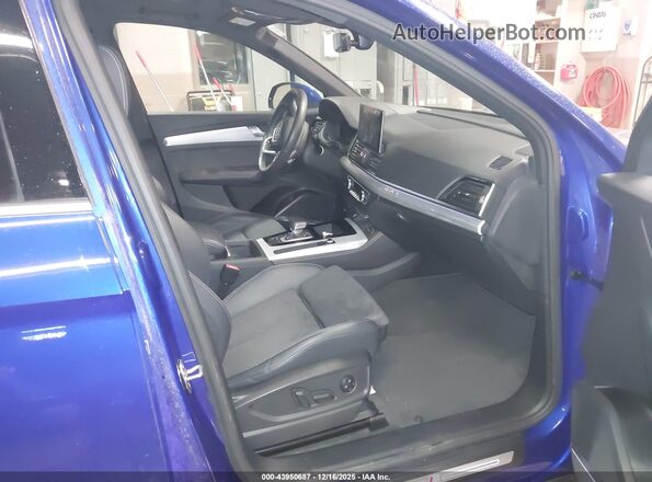 WA1F2AFY1N2089557 2022 AUDI Q5 Синий Вид салона спереди