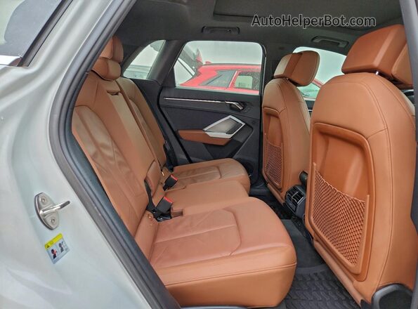 WA1FECF3XK1083071 2019 AUDI Q3 White Widok komory silnika