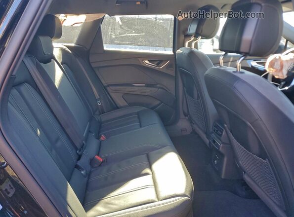 WA1L2BFZ2RP016501 2024 AUDI Q4 Black Widok wnętrza z tyłu