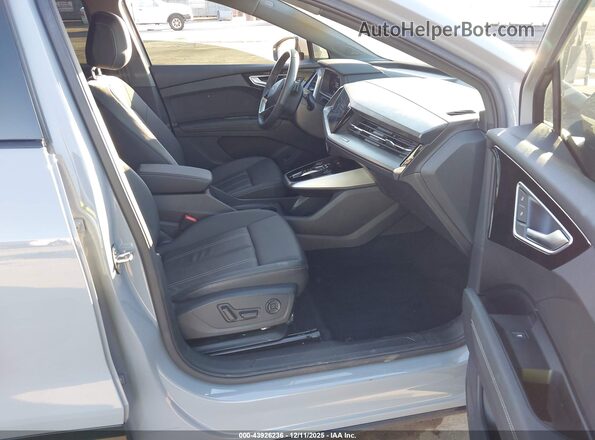 WA1L2BFZ8PP002633 2023 AUDI Q4 Серый Вид салона спереди