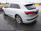2019 Audi E-tron Premium Plus Белый vin: WA1LAAGE1KB023810