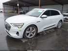 2019 Audi E-tron Premium Plus Белый vin: WA1LAAGE1KB023810
