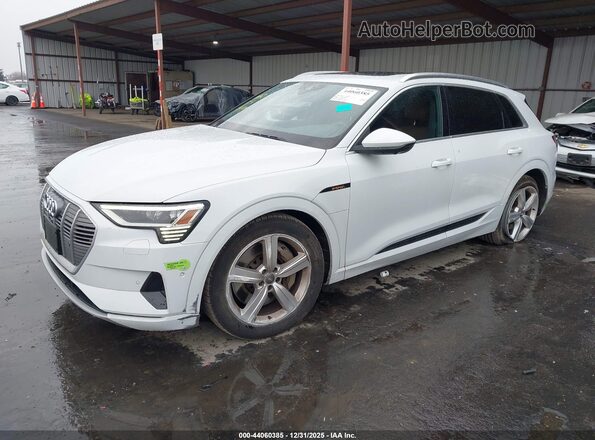 WA1LAAGE1KB023810 2019 AUDI E-TRON Белый Передняя левая четверть